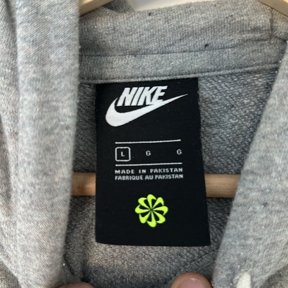 Men’s Nike Hoodie - Picture 2 of 4